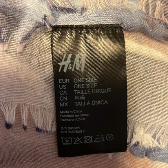 H&M scarf - blue floral - Picture 2 of 3